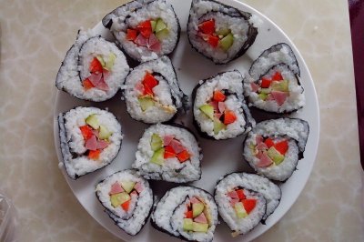 大二的时候学会了做紫菜包饭