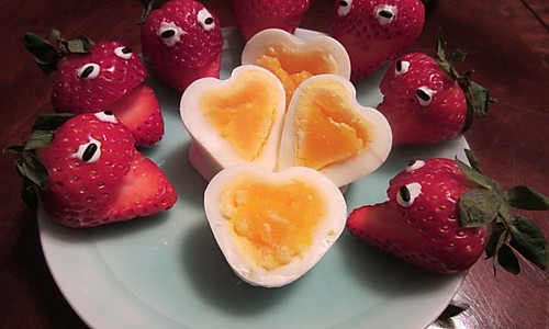 爱在春天——草莓心蛋的做法