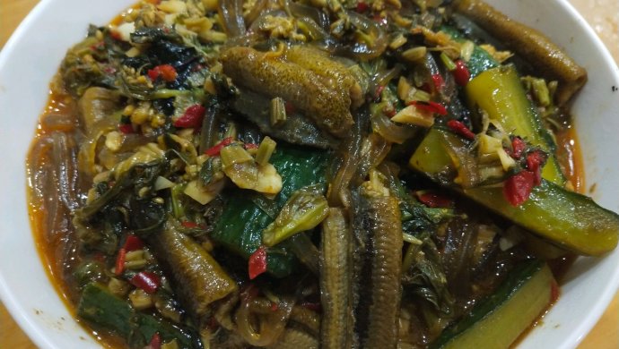 秘制干菜鳝鱼煲