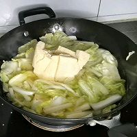 #美食说出“新年好”#汤汁奶白的白菜炖冻豆腐的做法图解3