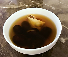 红枣枸杞鱼胶汤的做法