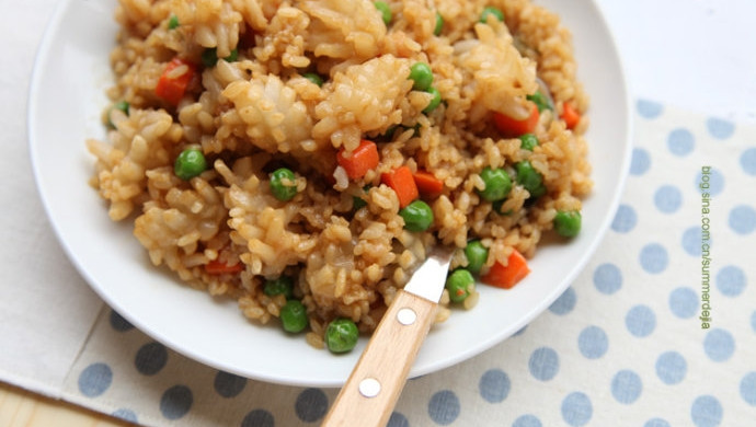 鱿鱼豌豆胡萝卜炒饭