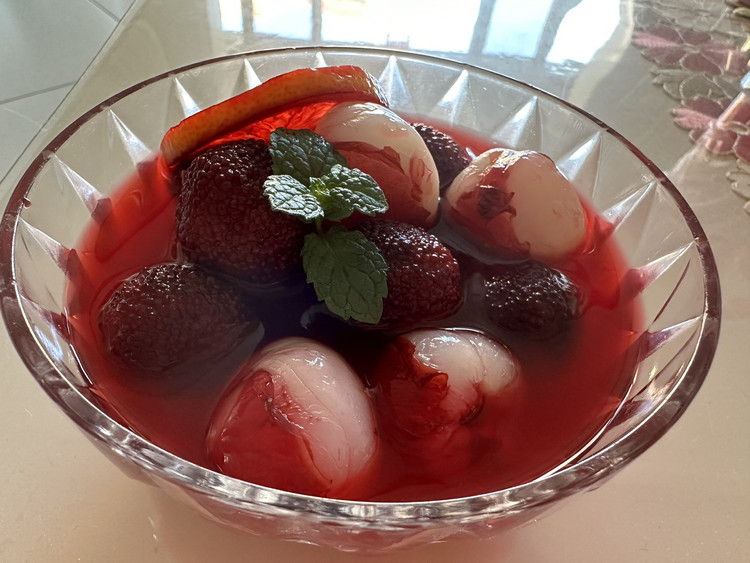 杨梅荔枝饮的做法