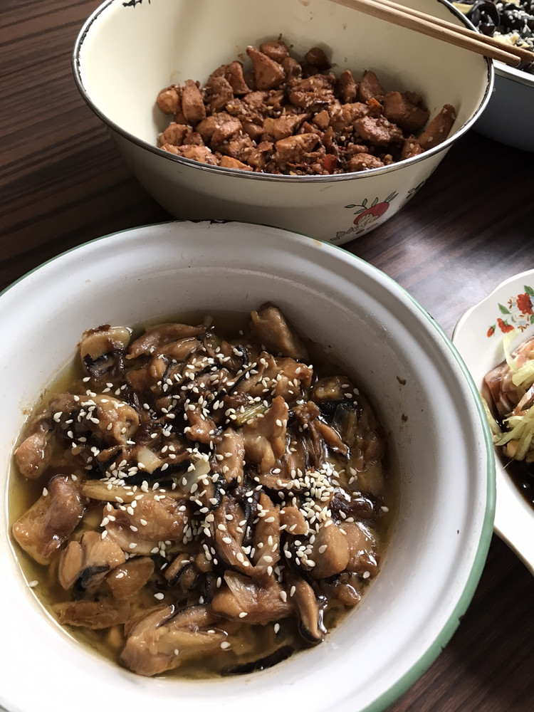 香菇蒸鸡腿肉的做法