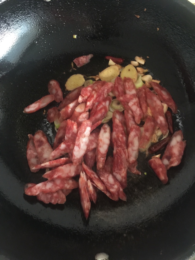 蒜苔爆广肠的做法图解5