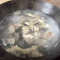 蜜汁土豆排骨的做法图解1