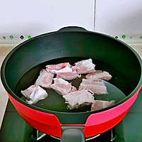 番茄玉米排骨汤的做法图解2