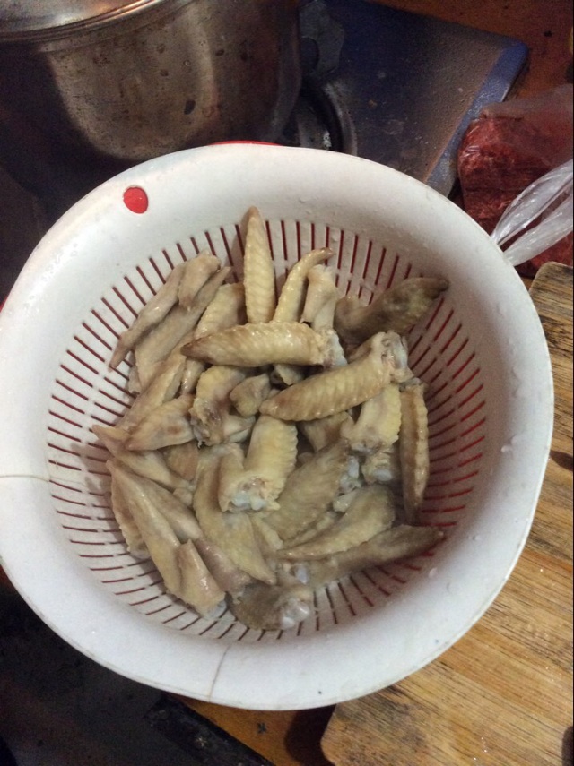 无酱油版健康红烧鸡尖的做法图解3