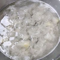 #醉于开拓新天地#甜蜜滋润的鲜银耳芋圆糖水的做法图解1