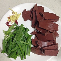 韭菜猪血的做法图解1