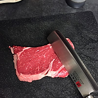 Ribeye steak 肋眼牛排 多汁 外加简易黑胡椒汁的做法图解2