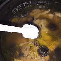 花胶炖鸽滋补汤的做法图解12