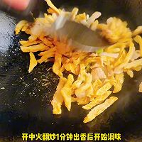 #开启观赛嗨吃局# 油豆腐韭菜炒肉的做法图解2