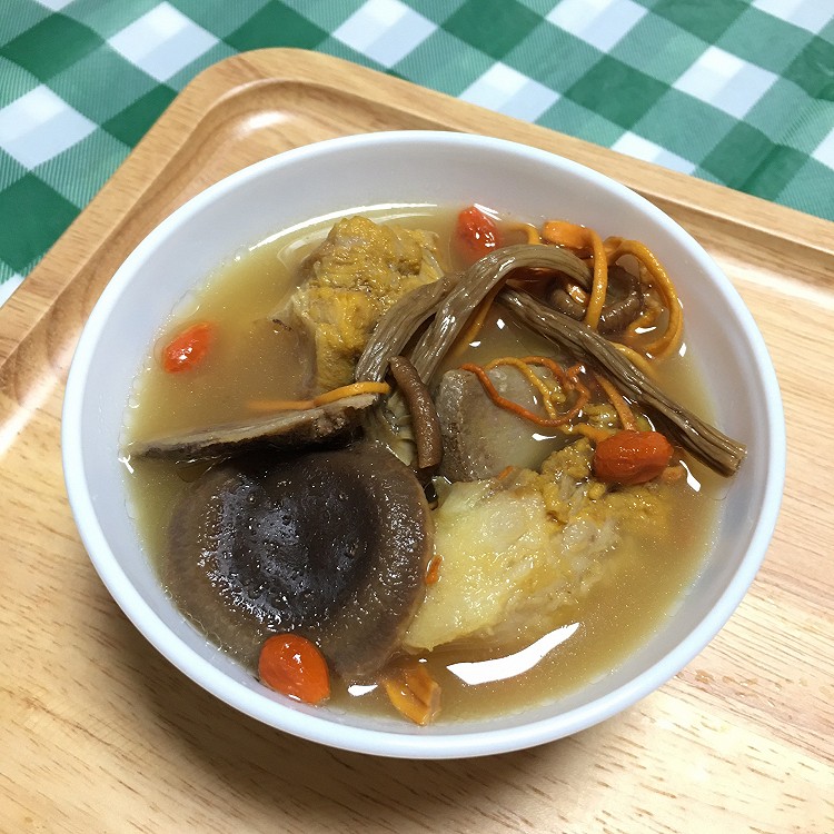 菌菇肋排汤的做法