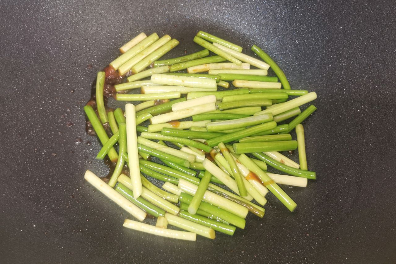 菜蒜薹炒雞蛋怎麼做_菜蒜薹炒雞蛋的做法_豆果美食