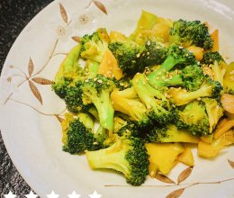 蒜香黄油西兰花（让崽爱上的秘诀）的做法
