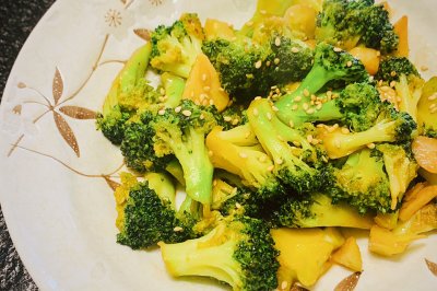 蒜香黄油西兰花（让崽爱上的秘诀）