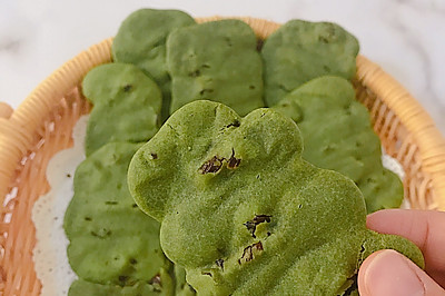 搅一搅好吃的抹茶蔓越莓手指麻薯
