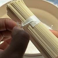 简单易做的肉丸汤面的做法图解1