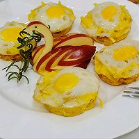 #皇后红玫瑰花式做法#一搅一煎，简单又好吃，苹果丝鸽子蛋煎饼的做法图解9