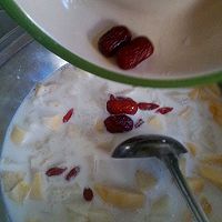 美味营养早餐——牛奶水果粥的做法图解4