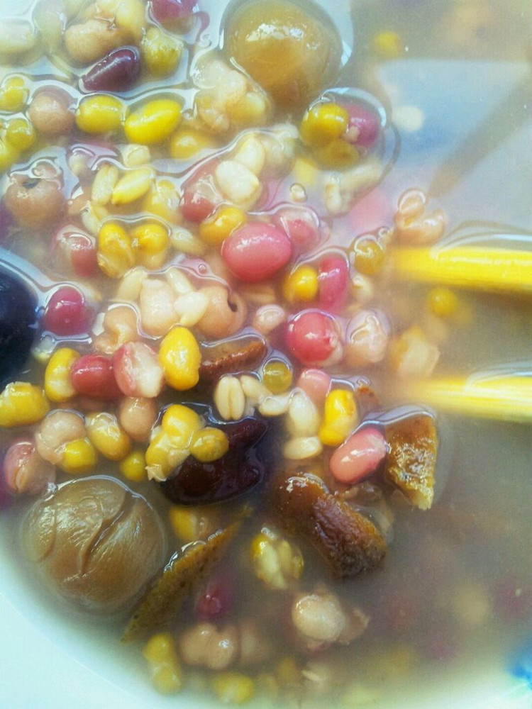 红绿豆薏米燕麦米煮粥的做法