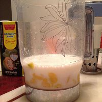 椰奶芒果汁的做法图解4