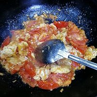 鸡蛋西红柿虾仁意大利面的做法图解4