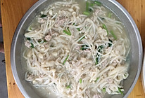 金针菇炒肉沫的做法