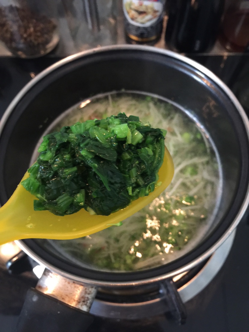 宝宝辅食--菠菜西蓝花鸡蛋牛肉面12+的做法图解7