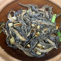 啫啫泥鳅煲的做法图解4