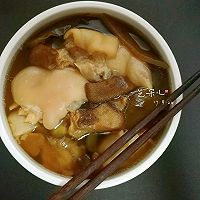 宝宝辅食系列之"海裙菜菌菇猪脚汤"的做法图解3