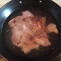鸡肉香菇炖土豆的做法图解1