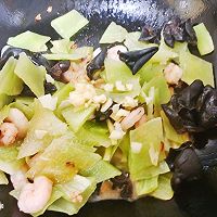 莴笋木耳炒虾仁的做法图解12