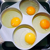 #减一点更好#香煎荷包蛋的做法图解4