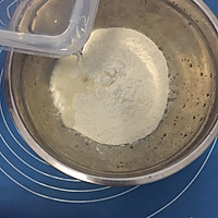 韭菜盒子(有花边包法)的做法图解1