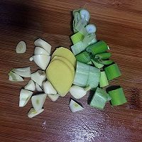 红烧肉焖豆角的做法图解2