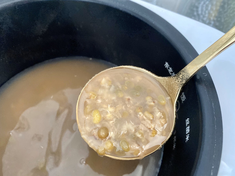 免浸泡小米电饭煲绿豆汤的做法