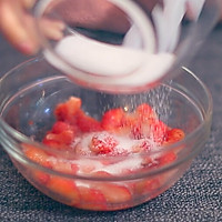 草莓提拉米苏杯的做法图解1