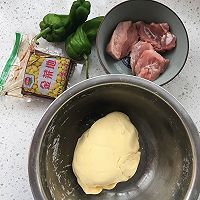 青椒肉丝手擀鸡蛋面的做法图解1