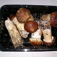姬松茸菌炖鸡的做法图解3