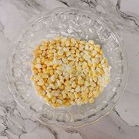 黄金满地～咸蛋黄炒玉米粒#钟于经典传统味#的做法图解3