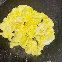 胡萝卜黄瓜炒鸡蛋的做法图解4