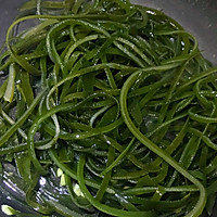 小姨妈海带豆腐味增汤的做法图解3