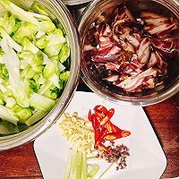 儿菜煮腊肉的做法图解3