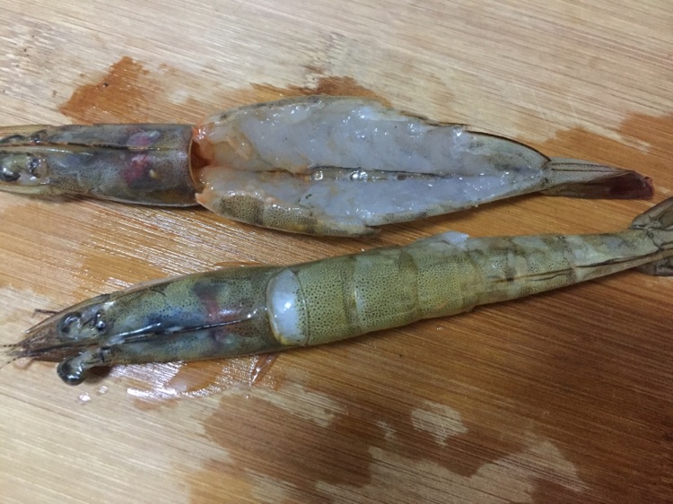 蒜蓉粉丝开背虾的做法图解2