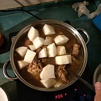 蹄髈炖萝卜的做法图解6