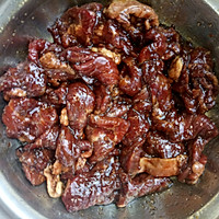 青椒炒牛肉的做法图解2