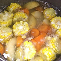 老火清汤: 梨玉米萝卜骨头汤的做法图解10