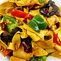 【青椒炒豆皮】简单快速，比吃肉还香的做法图解6